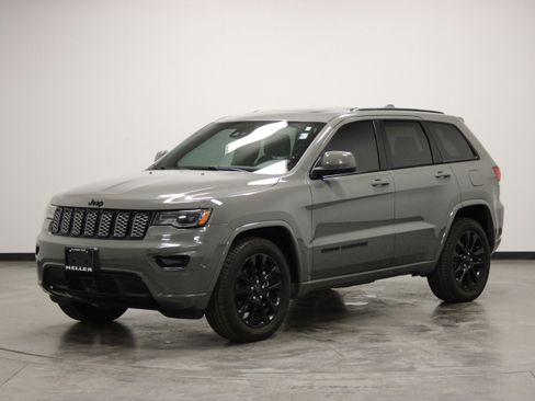 Used 2020 Jeep Grand Cherokee Altitude RWD image 4