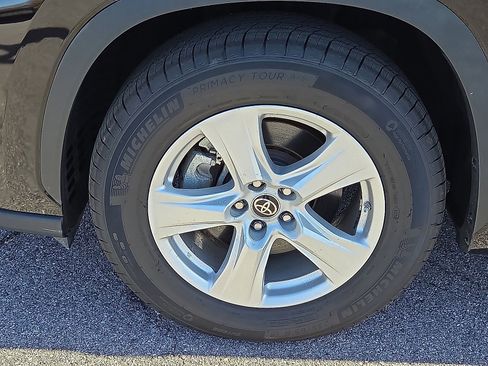 Used 2022 Toyota Highlander LE image 7