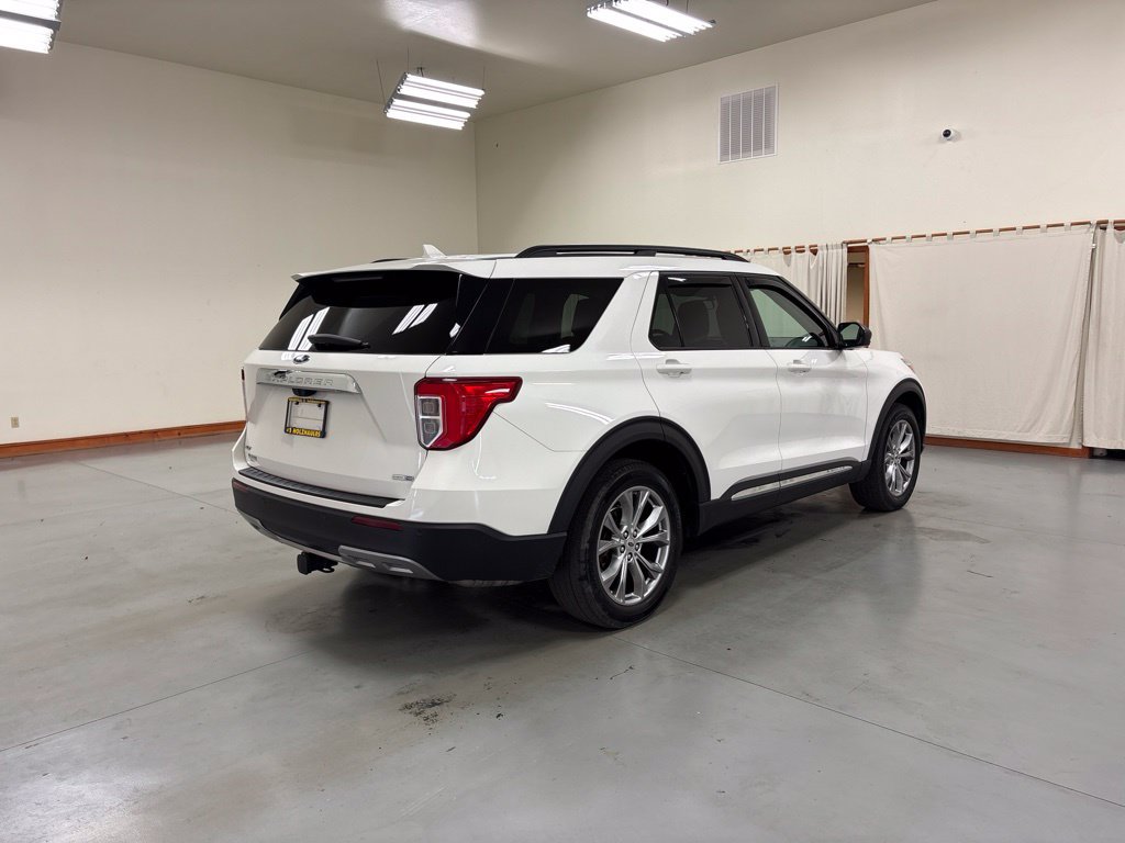 Used 2020 Ford Explorer XLT w/ Equipment Group 202A AWD/4WD image 8