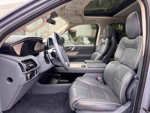 Used 2021 Lincoln Navigator Black Label w/ Special Edition Package AWD/4WD image 18