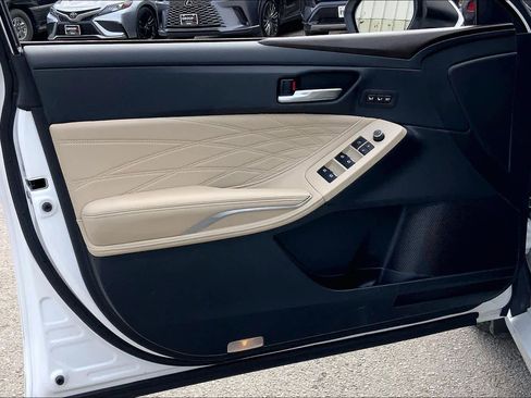 Used 2020 Toyota Avalon Limited image 21