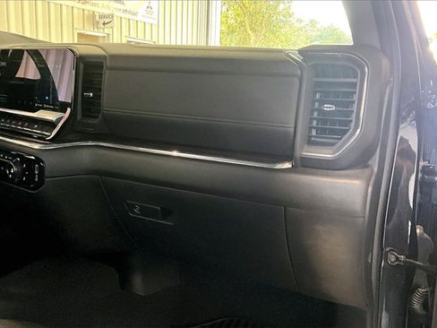 Used 2025 Chevrolet Silverado 1500 LT image 24