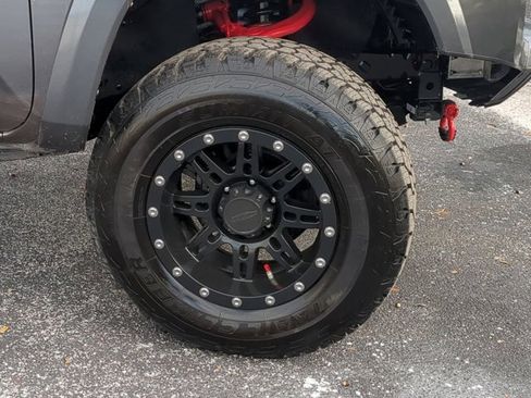 Used 2017 Toyota Tacoma SR5 image 11