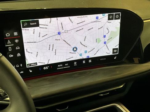 Used 2025 Audi Q5 Premium w/ Convenience Package image 3