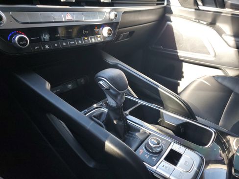 Used 2024 Kia Telluride LX image 28