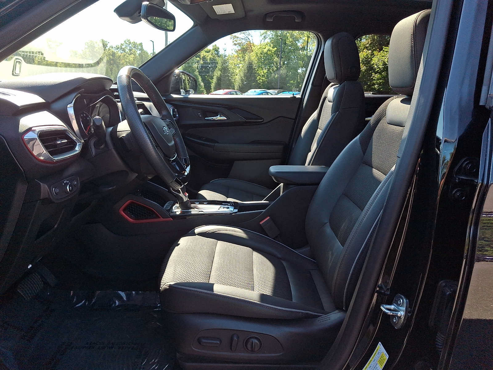 Used 2023 Chevrolet TrailBlazer RS w/ Sun and Liftgate Package FWD image 13