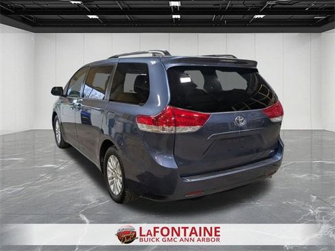 Used 2013 Toyota Sienna XLE image 3
