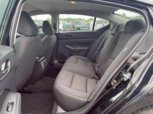 Used 2025 Nissan Altima 2.5 SV FWD image 17
