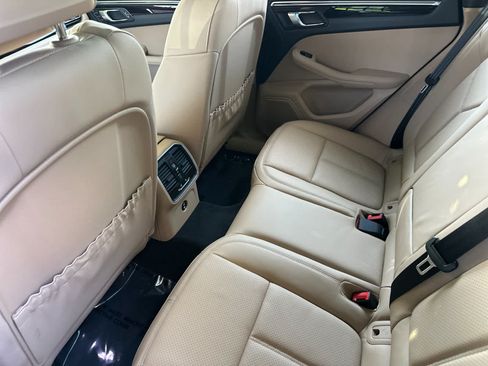 Certified 2025 Porsche Macan AWD/4WD image 13