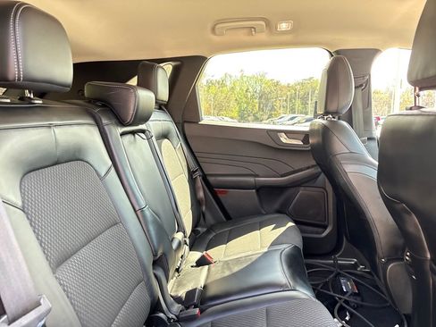 Used 2024 Ford Escape SE image 29