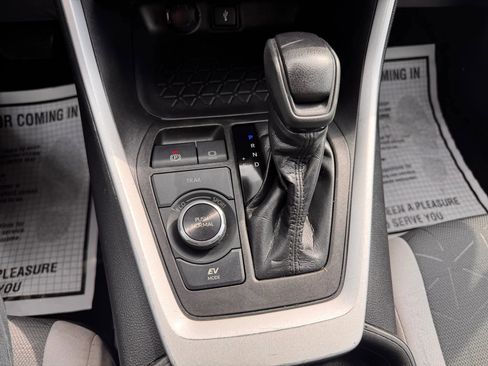 Used 2021 Toyota RAV4 XLE w/ Carpet Mat Package (TMS) image 30