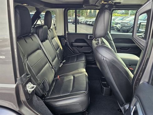Used 2020 Jeep Wrangler Unlimited Sahara image 12