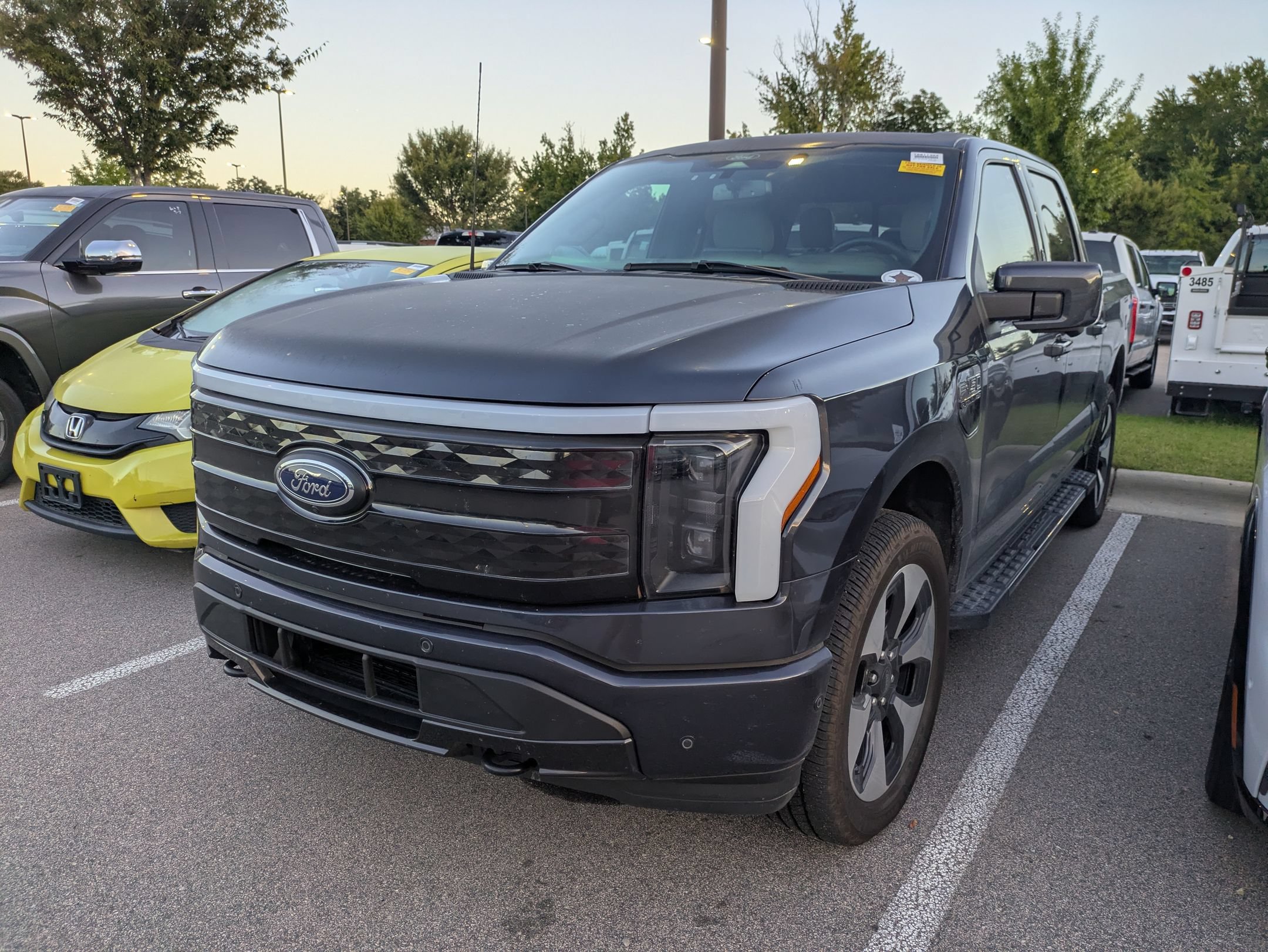Used 2022 Ford F150 Lightning Platinum AWD/4WD image 3