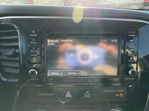 Used 2017 Mitsubishi Outlander ES image 16