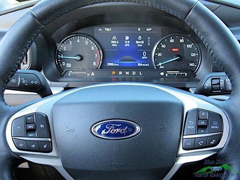 Used 2023 Ford Explorer XLT image 19
