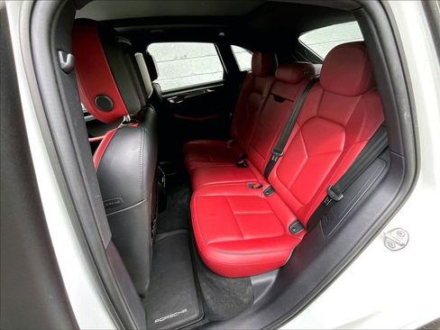 Certified 2023 Porsche Macan S AWD/4WD image 22