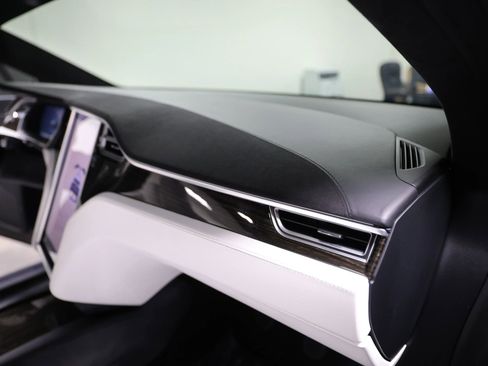 Used 2016 Tesla Model X Performance image 32