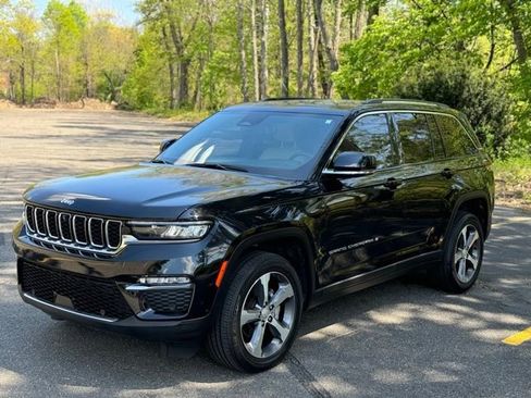 Used 2023 Jeep Grand Cherokee Limited w/ Luxury Tech Group II AWD/4WD image 1
