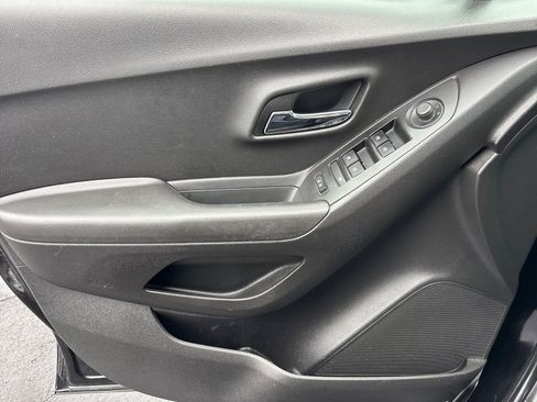 Used 2019 Chevrolet Trax LT w/ LT Convenience Package image 40