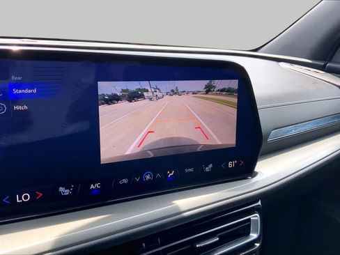 Used 2025 Chevrolet Traverse LT FWD image 28