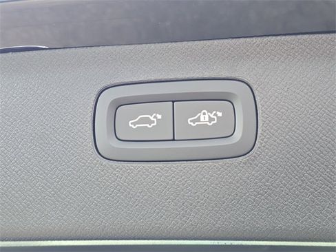 New 2026 Volvo XC90 B6 Plus w/ Protection Package Premier image 32