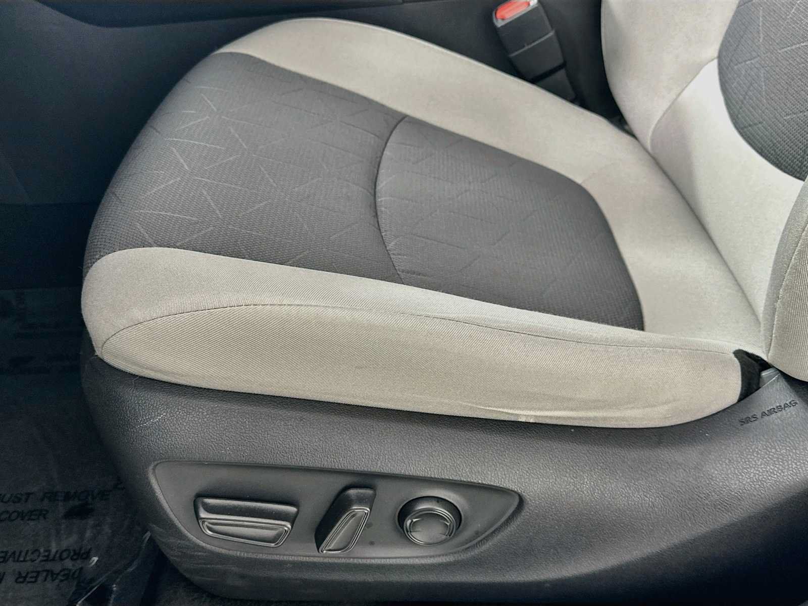 Used 2022 Toyota RAV4 XLE w/ Convenience Package FWD image 17