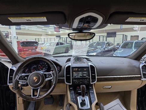 Used 2016 Porsche Cayenne AWD/4WD image 31
