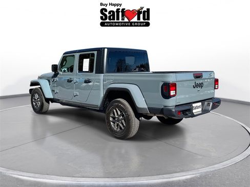 Used 2025 Jeep Gladiator Sport image 5
