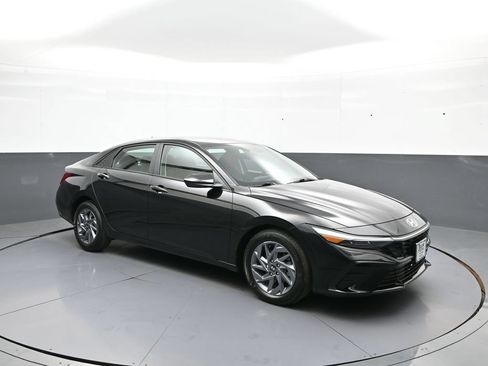 Certified 2024 Hyundai Elantra SEL FWD image 4