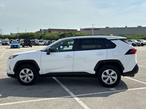Used 2021 Toyota RAV4 LE FWD image 3