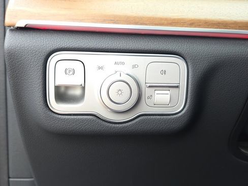 Used 2025 Mercedes-Benz GLE 350 4MATIC image 13