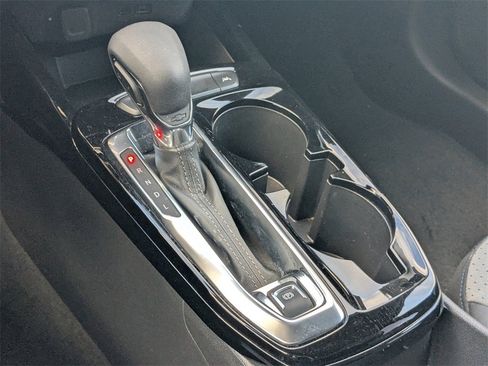 Certified 2025 Chevrolet Trax LT image 24