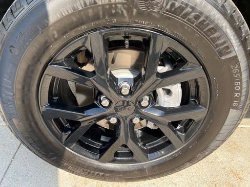Certified 2025 Jeep Grand Cherokee Altitude AWD/4WD image 9