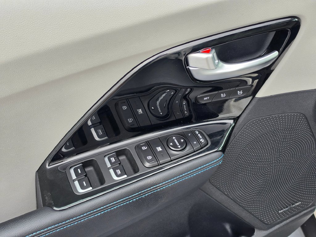 Used 2019 Kia Niro EX Premium FWD image 21