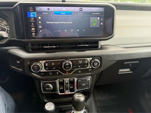 Used 2024 Jeep Wrangler Unlimited Sport AWD/4WD image 21