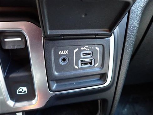 Used 2025 Jeep Wrangler Rubicon AWD/4WD image 18