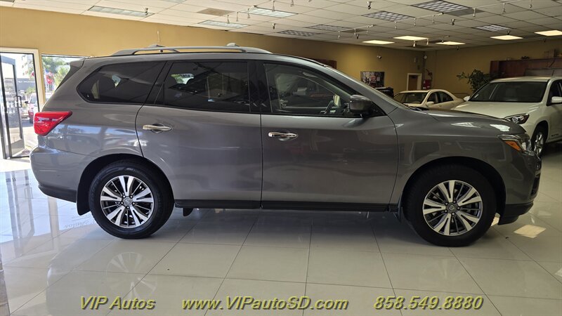 Used 2019 Nissan Pathfinder S FWD image 5