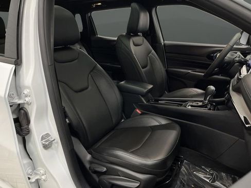 Certified 2025 Jeep Compass Limited w/ High Altitude Package image 30