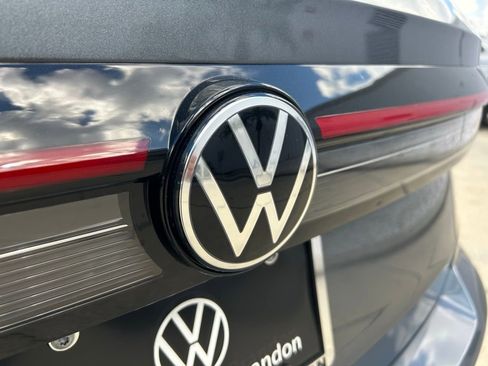 New 2026 Volkswagen Taos SE image 89