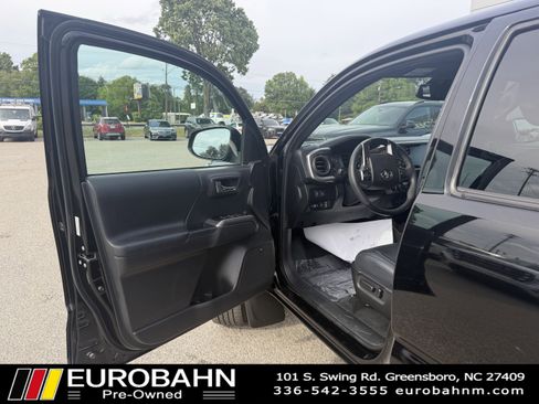 Used 2023 Toyota Tacoma Limited w/ Nightshade Package AWD/4WD image 9