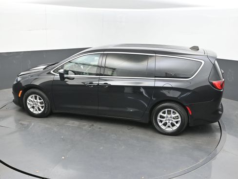 Used 2023 Chrysler Voyager LX FWD image 33