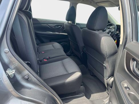 Used 2020 Nissan Rogue S FWD image 38