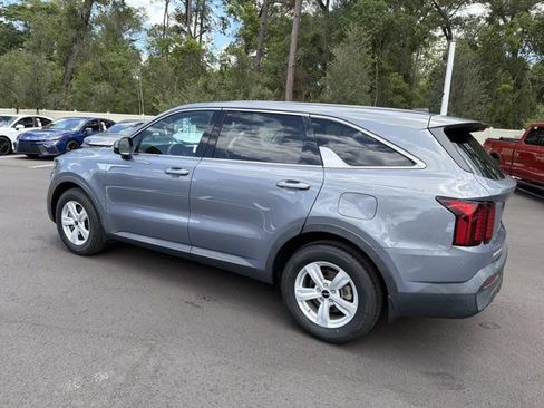 Used 2023 Kia Sorento LX FWD image 4