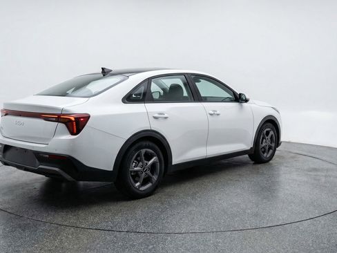 Used 2025 Kia K4 LXS image 9