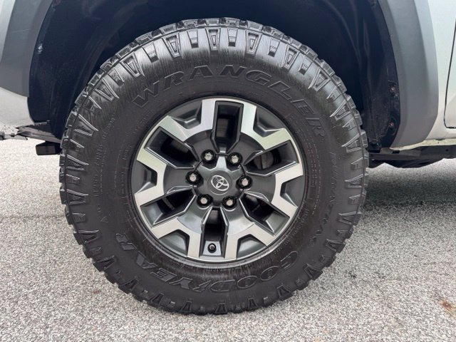 Used 2019 Toyota Tacoma TRD Off-Road AWD/4WD image 2