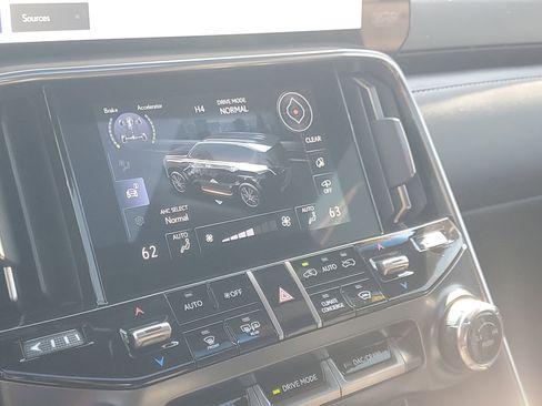 Used 2023 Lexus LX 600 4WD w/ Ultra Luxury Package image 32