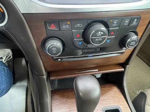 Used 2012 Chrysler 300 C Luxury Series RWD image 29