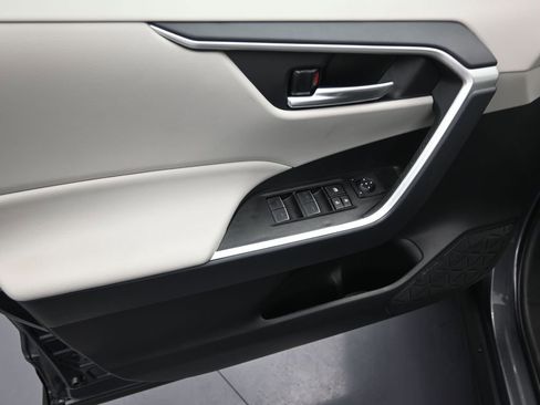 Used 2025 Toyota RAV4 XLE Premium image 13