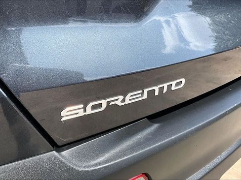 Used 2023 Kia Sorento LX FWD image 30