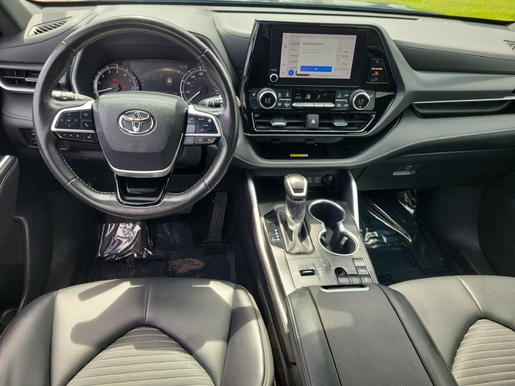 Used 2024 Toyota Highlander XSE FWD image 29
